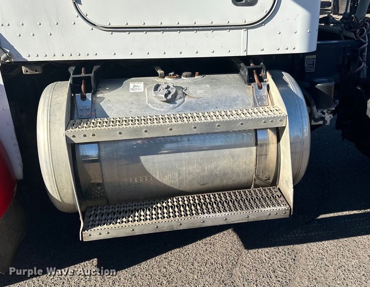 image for item LO9507 2005 Peterbilt  379 semi truck