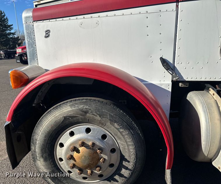 image for item LO9507 2005 Peterbilt  379 semi truck
