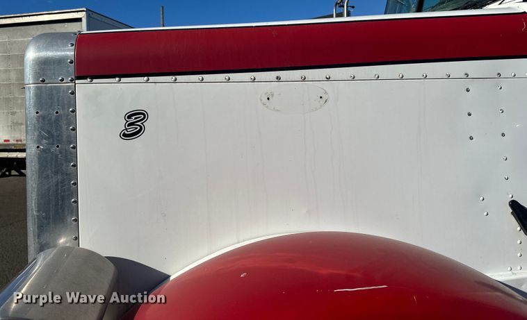 image for item LO9507 2005 Peterbilt  379 semi truck