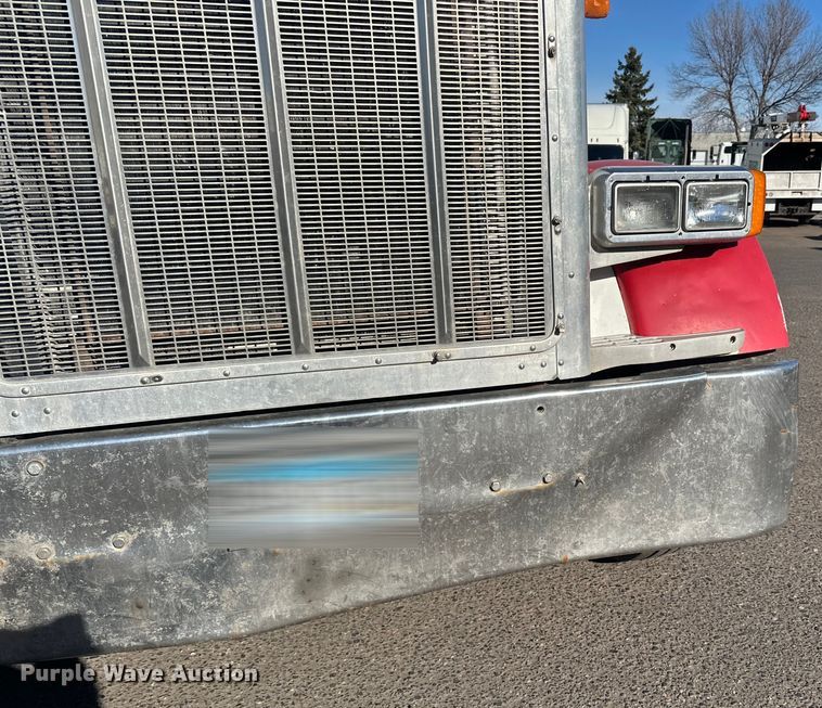 image for item LO9507 2005 Peterbilt  379 semi truck