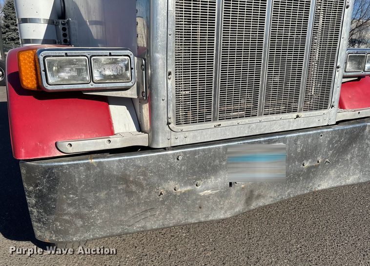 image for item LO9507 2005 Peterbilt  379 semi truck