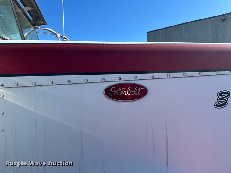 image for item LO9507 2005 Peterbilt  379 semi truck