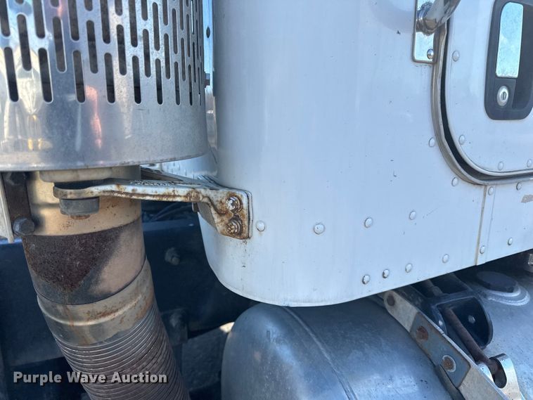 image for item LO9507 2005 Peterbilt  379 semi truck