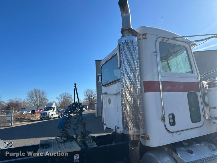 image for item LO9507 2005 Peterbilt  379 semi truck