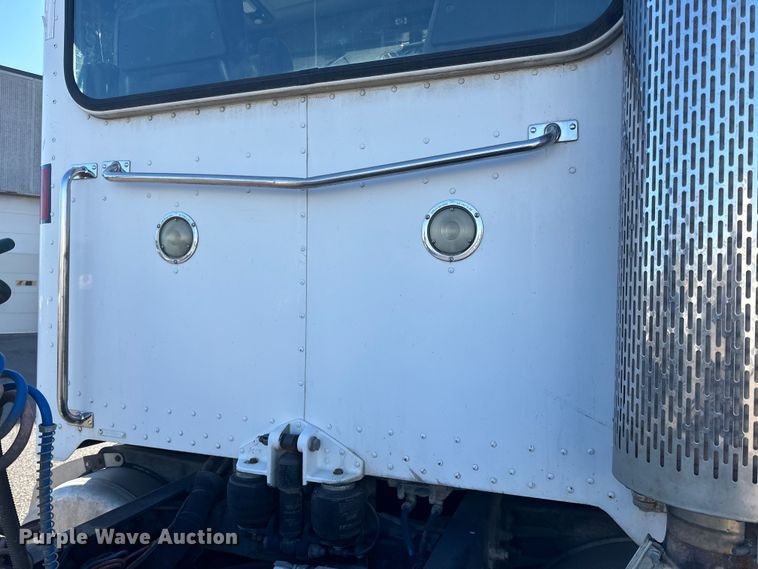 image for item LO9507 2005 Peterbilt  379 semi truck