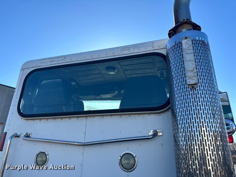 image for item LO9507 2005 Peterbilt  379 semi truck
