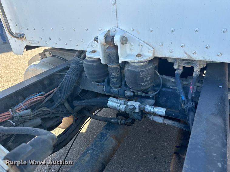 image for item LO9507 2005 Peterbilt  379 semi truck