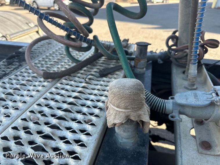 image for item LO9507 2005 Peterbilt  379 semi truck