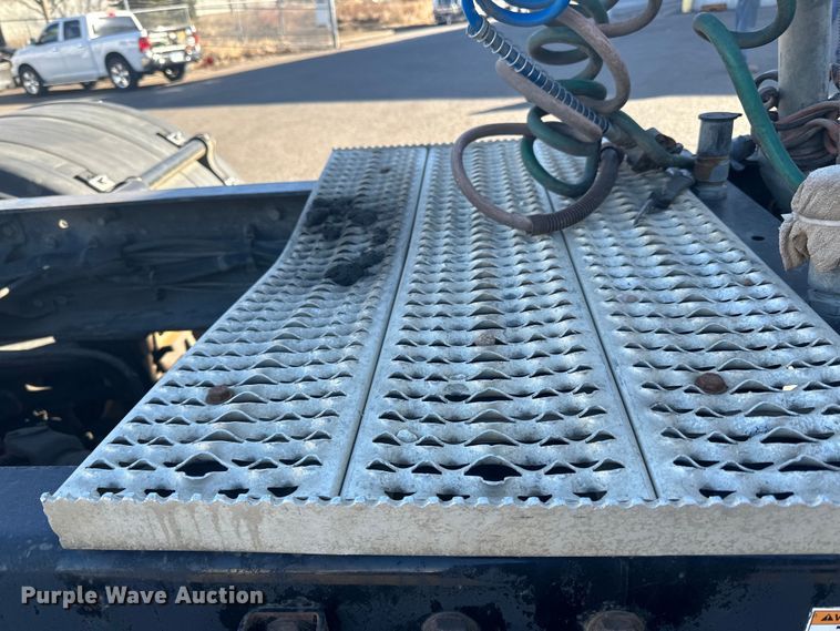 image for item LO9507 2005 Peterbilt  379 semi truck