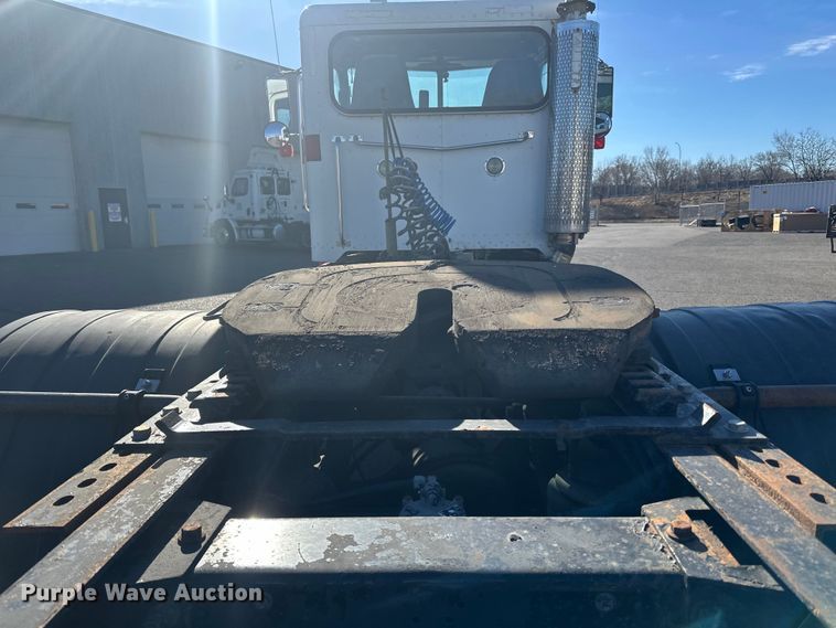 image for item LO9507 2005 Peterbilt  379 semi truck