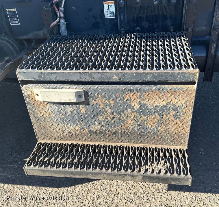 image for item LO9507 2005 Peterbilt  379 semi truck