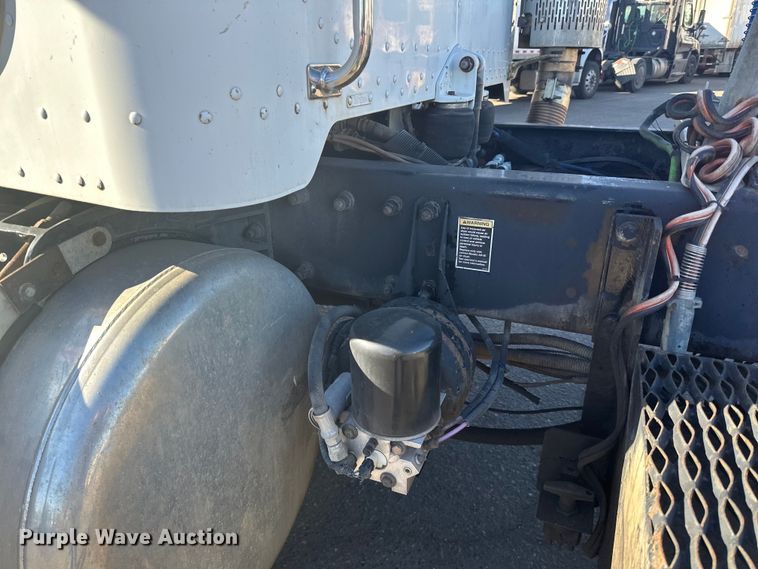 image for item LO9507 2005 Peterbilt  379 semi truck