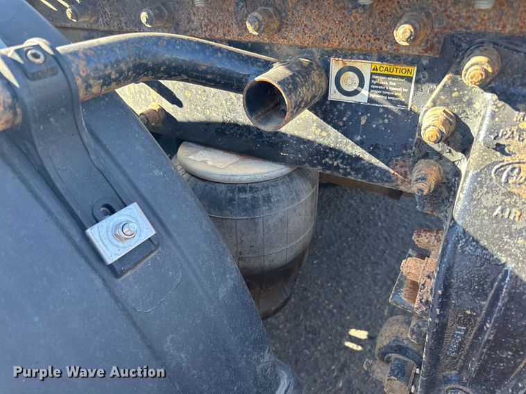 image for item LO9507 2005 Peterbilt  379 semi truck