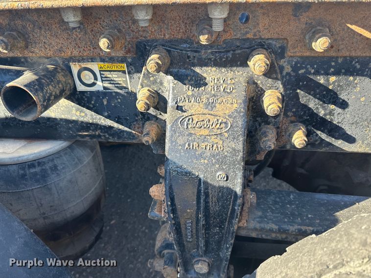 image for item LO9507 2005 Peterbilt  379 semi truck