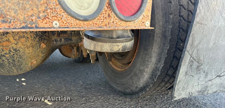 image for item LO9507 2005 Peterbilt  379 semi truck