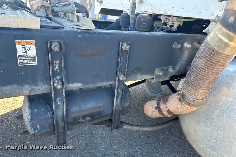 image for item LO9507 2005 Peterbilt  379 semi truck