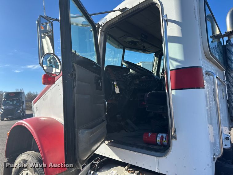 image for item LO9507 2005 Peterbilt  379 semi truck