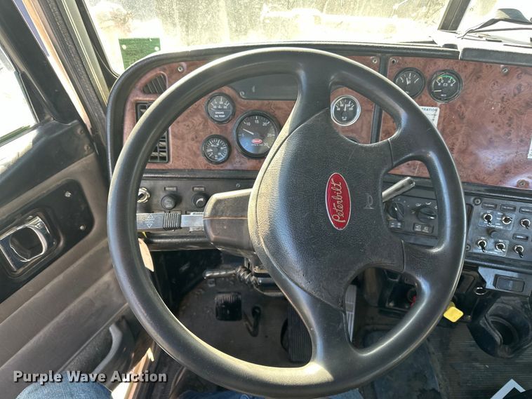 image for item LO9507 2005 Peterbilt  379 semi truck