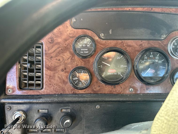 image for item LO9507 2005 Peterbilt  379 semi truck