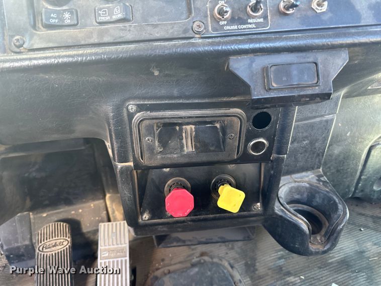 image for item LO9507 2005 Peterbilt  379 semi truck