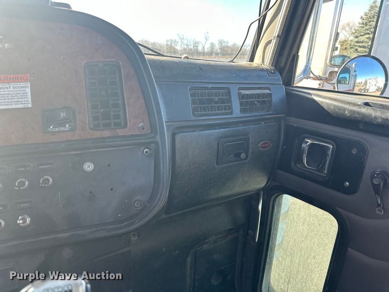 image for item LO9507 2005 Peterbilt  379 semi truck