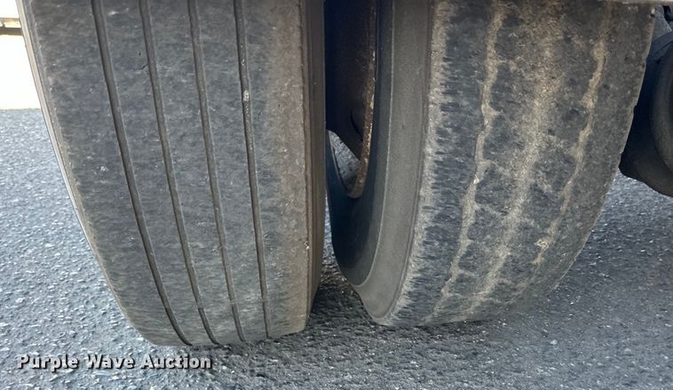 image for item LO9507 2005 Peterbilt  379 semi truck