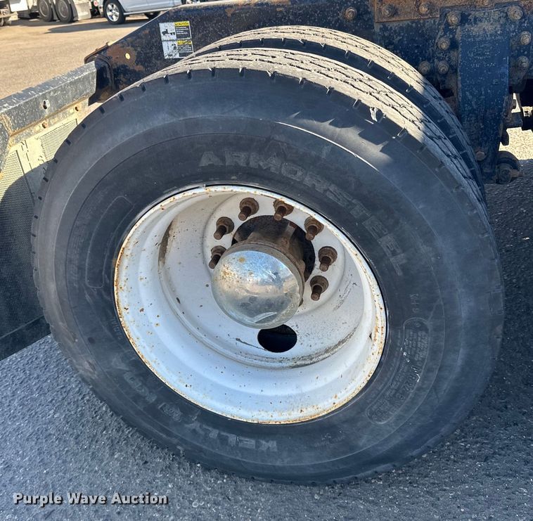 image for item LO9507 2005 Peterbilt  379 semi truck