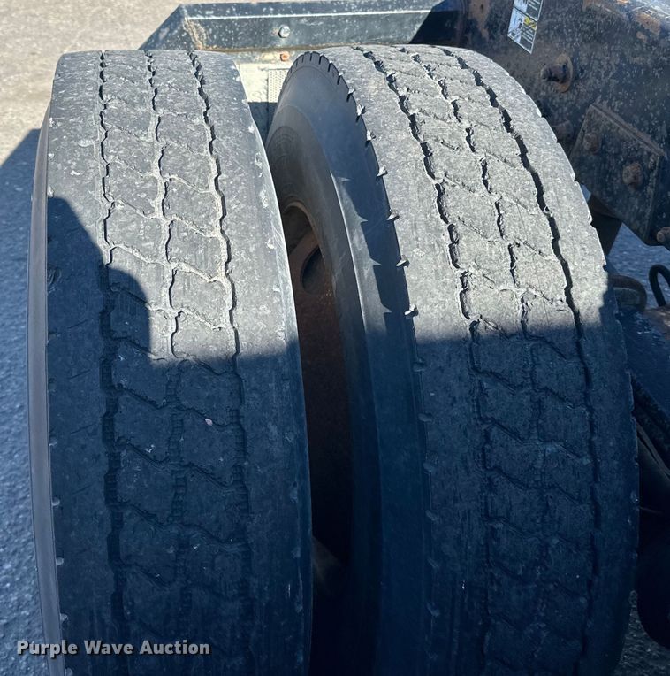 image for item LO9507 2005 Peterbilt  379 semi truck