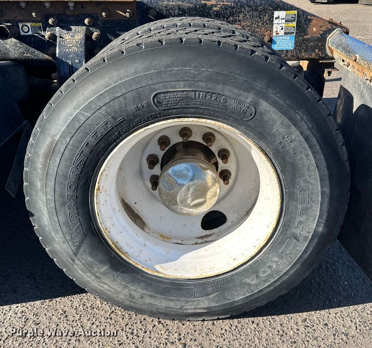 image for item LO9507 2005 Peterbilt  379 semi truck