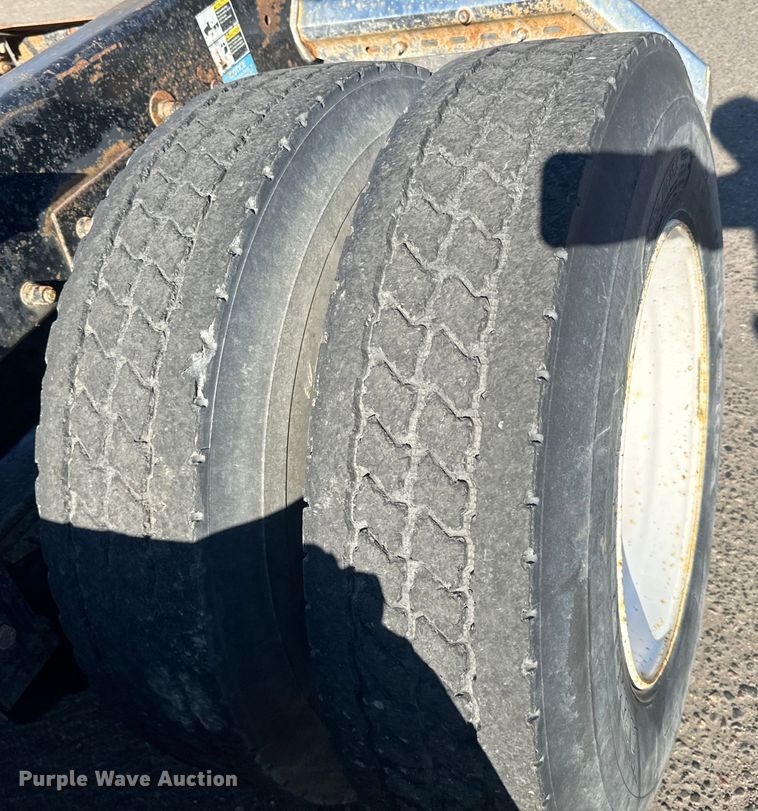 image for item LO9507 2005 Peterbilt  379 semi truck