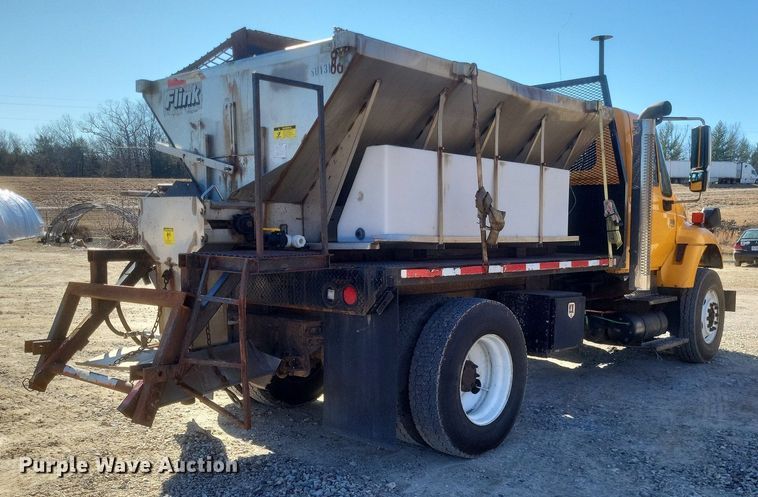 image for item MI9962 2006 International 7400 flatbed truck