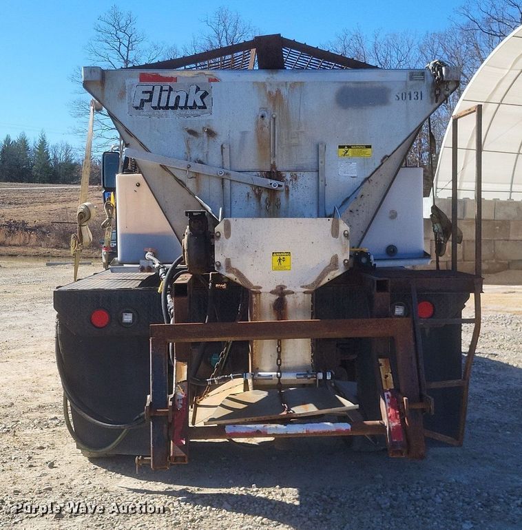 image for item MI9962 2006 International 7400 flatbed truck