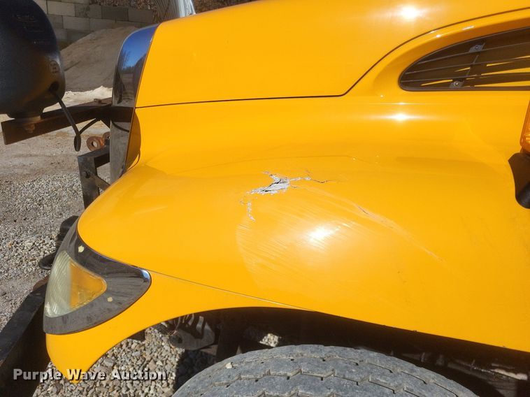 image for item MI9962 2006 International 7400 flatbed truck