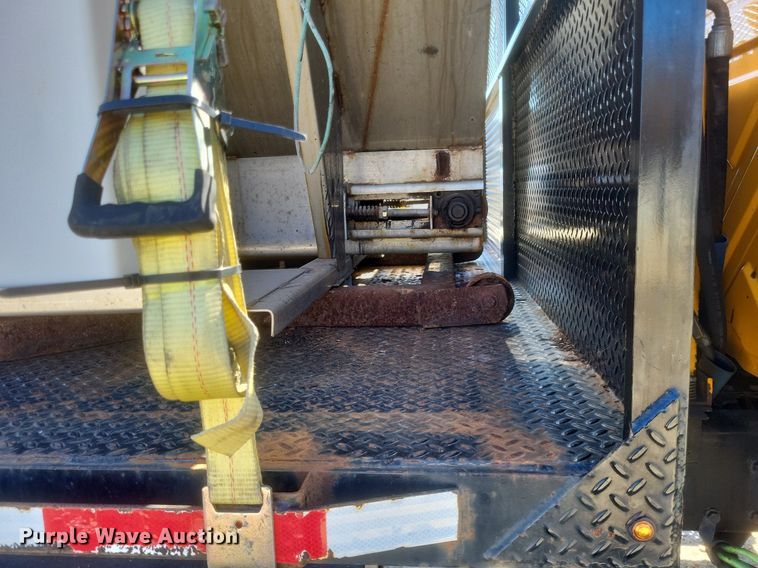 image for item MI9962 2006 International 7400 flatbed truck