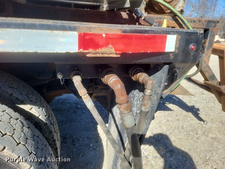 image for item MI9962 2006 International 7400 flatbed truck