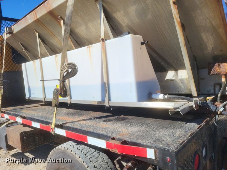 image for item MI9962 2006 International 7400 flatbed truck