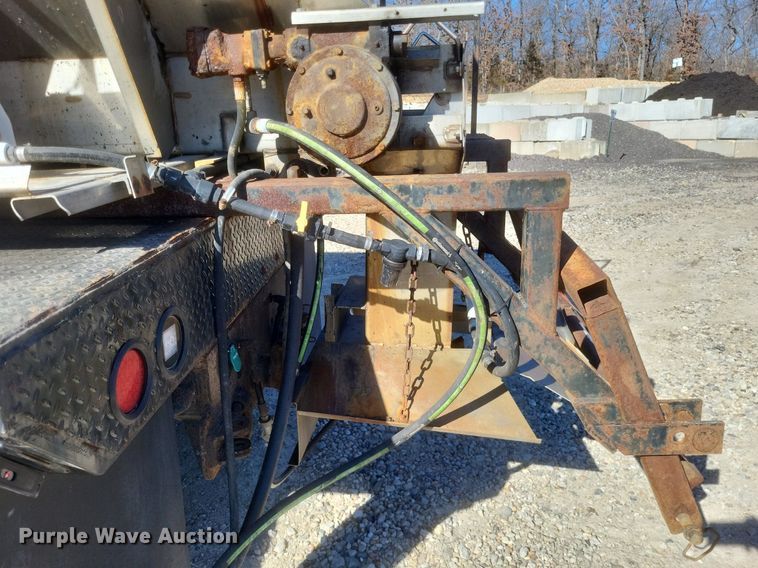 image for item MI9962 2006 International 7400 flatbed truck