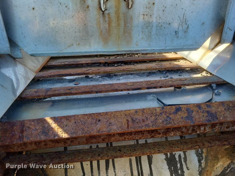 image for item MI9962 2006 International 7400 flatbed truck