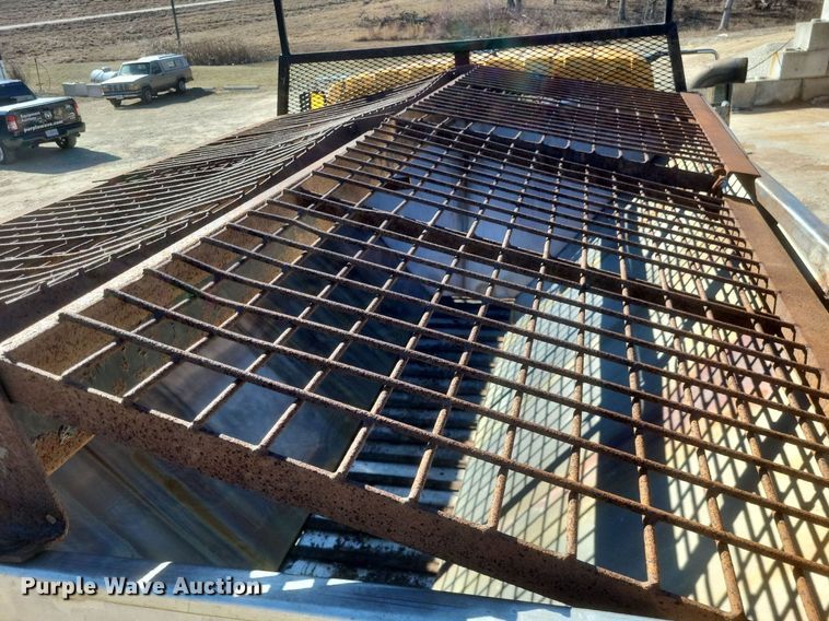 image for item MI9962 2006 International 7400 flatbed truck