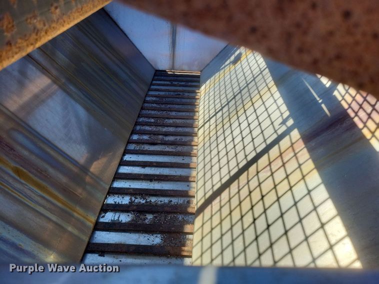 image for item MI9962 2006 International 7400 flatbed truck