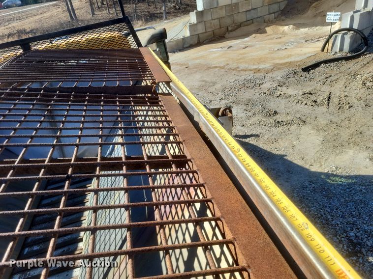 image for item MI9962 2006 International 7400 flatbed truck