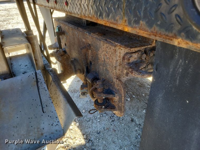 image for item MI9962 2006 International 7400 flatbed truck