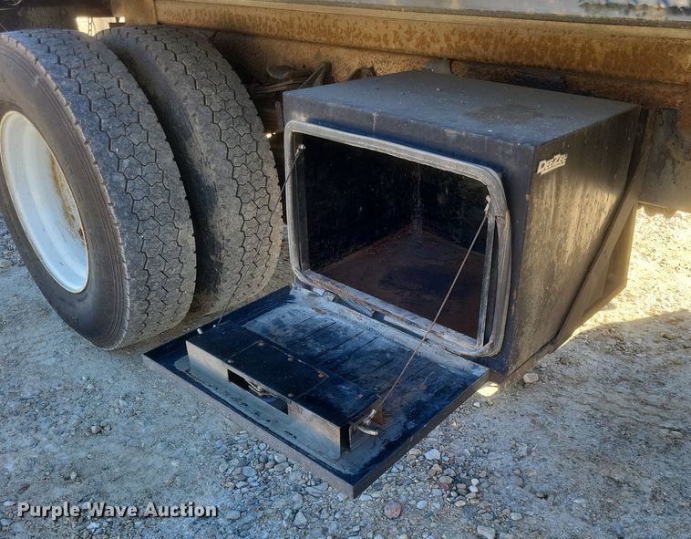 image for item MI9962 2006 International 7400 flatbed truck