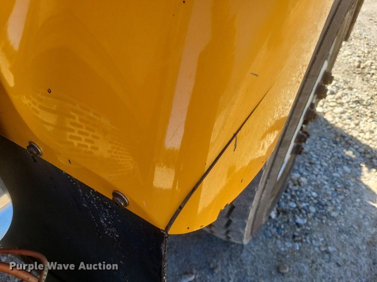 image for item MI9962 2006 International 7400 flatbed truck