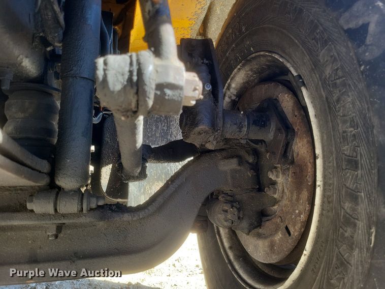 image for item MI9962 2006 International 7400 flatbed truck