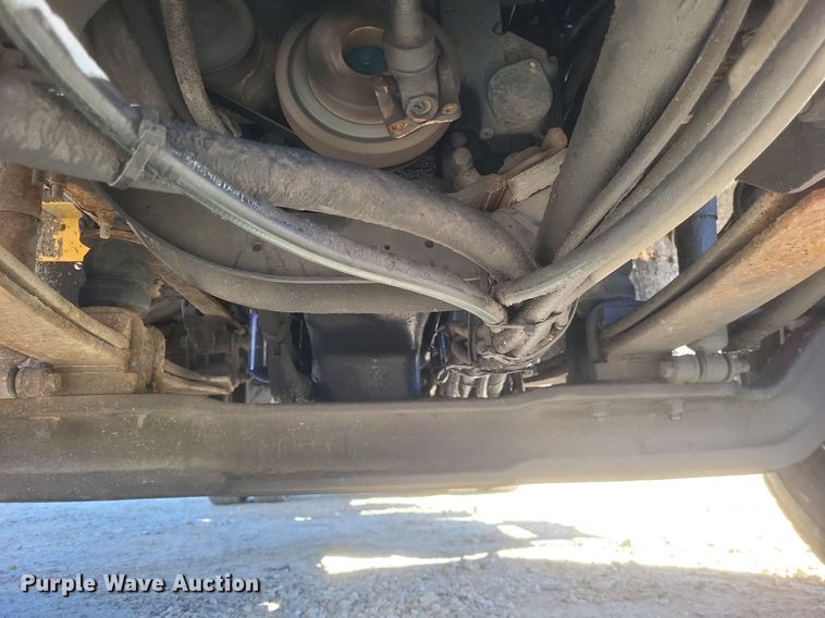 image for item MI9962 2006 International 7400 flatbed truck