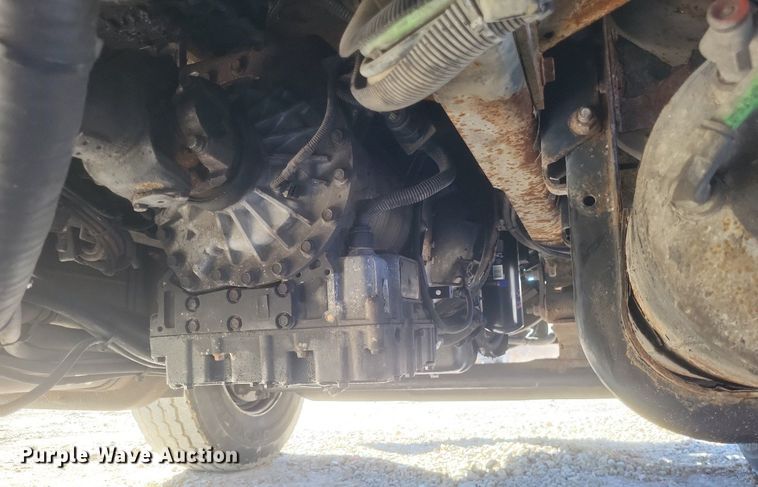 image for item MI9962 2006 International 7400 flatbed truck