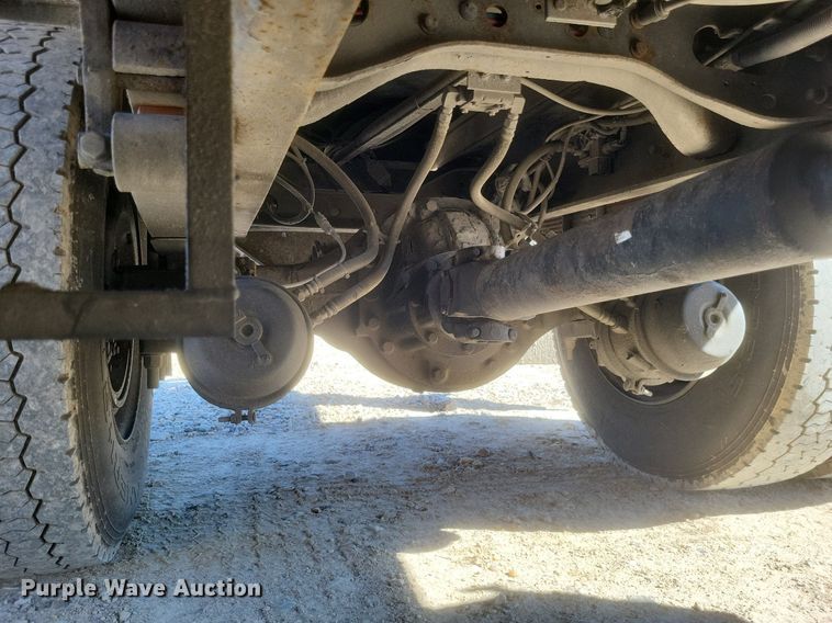 image for item MI9962 2006 International 7400 flatbed truck