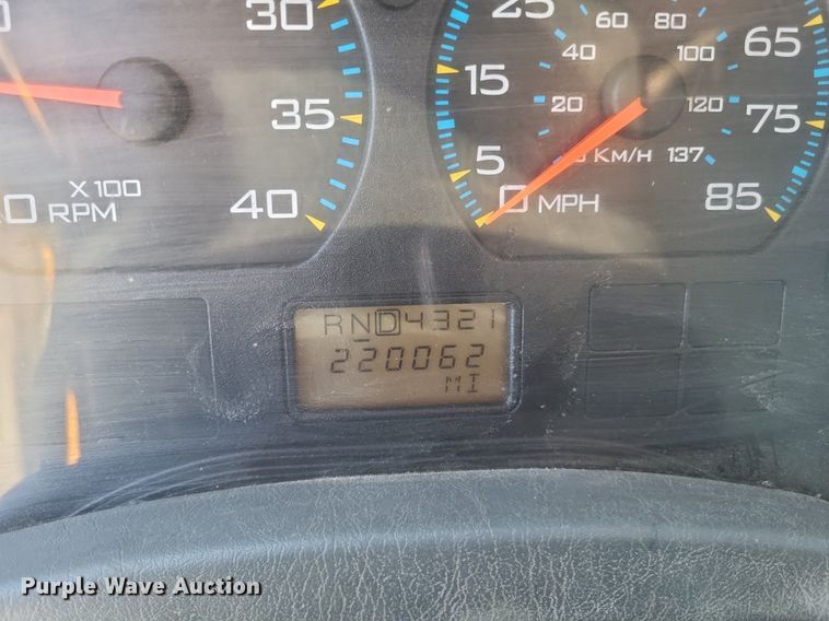 image for item MI9962 2006 International 7400 flatbed truck