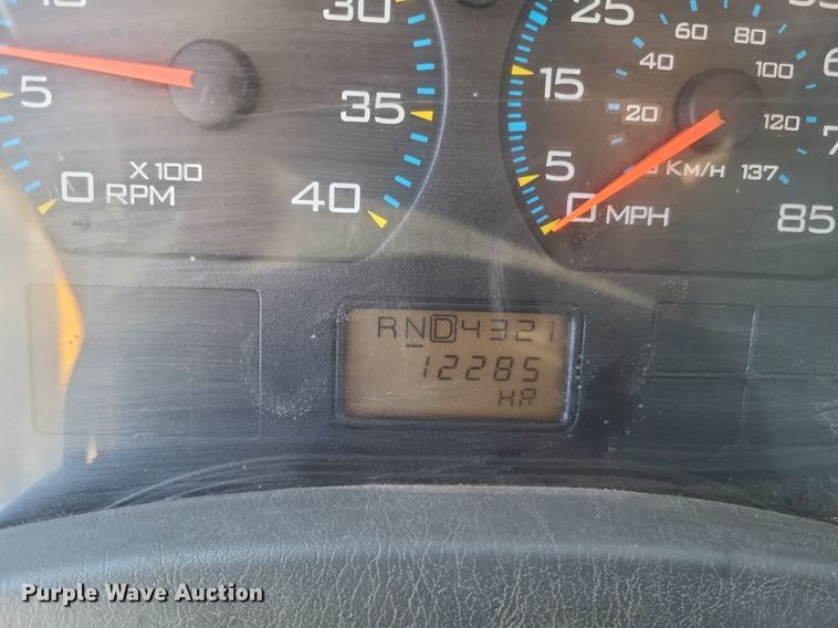 image for item MI9962 2006 International 7400 flatbed truck